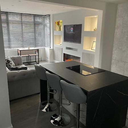 Va Home Stay - Close To Luton Airport, M1 & A505 Kültér fotó