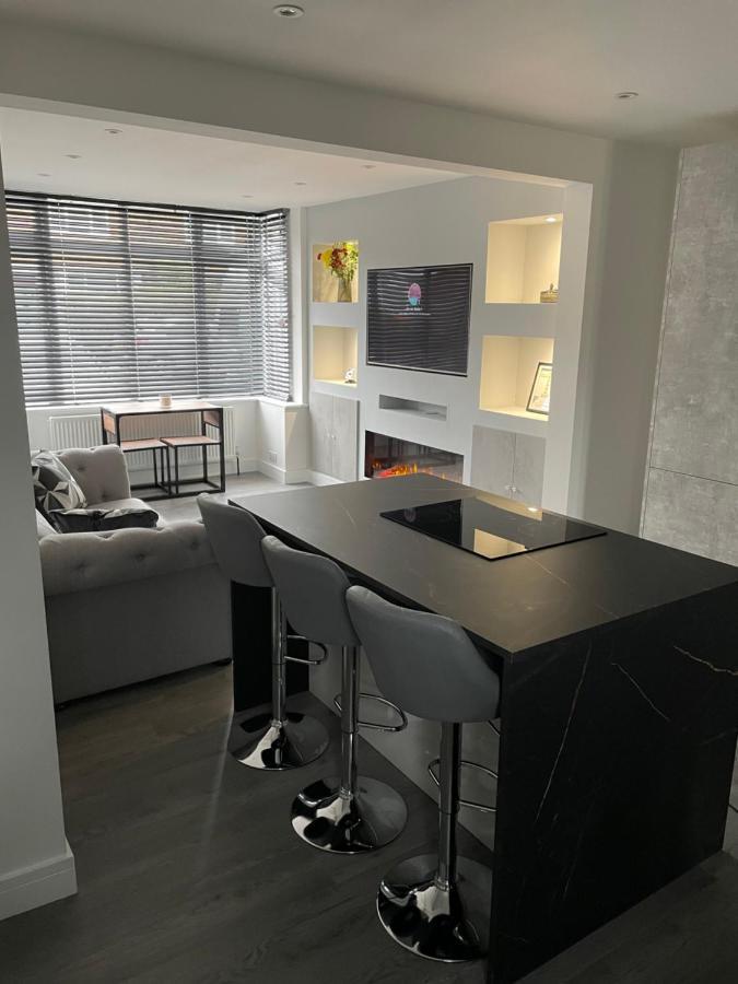 Va Home Stay - Close To Luton Airport, M1 & A505 Kültér fotó