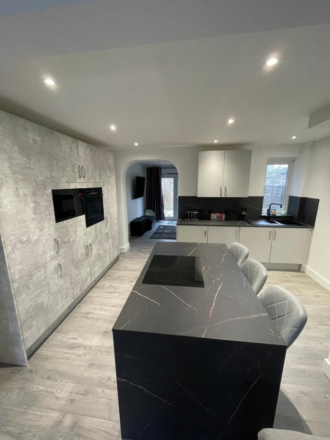 Va Home Stay - Close To Luton Airport, M1 & A505 Kültér fotó