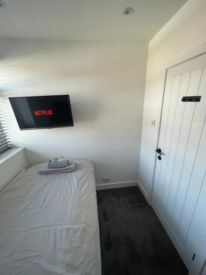 Va Home Stay - Close To Luton Airport, M1 & A505 Kültér fotó