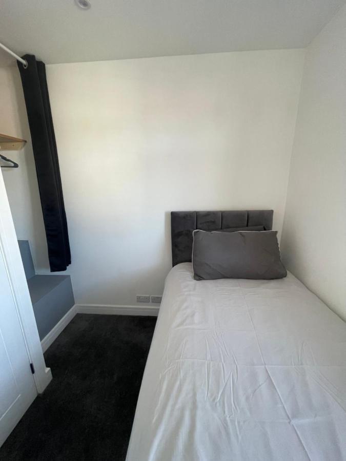 Va Home Stay - Close To Luton Airport, M1 & A505 Kültér fotó